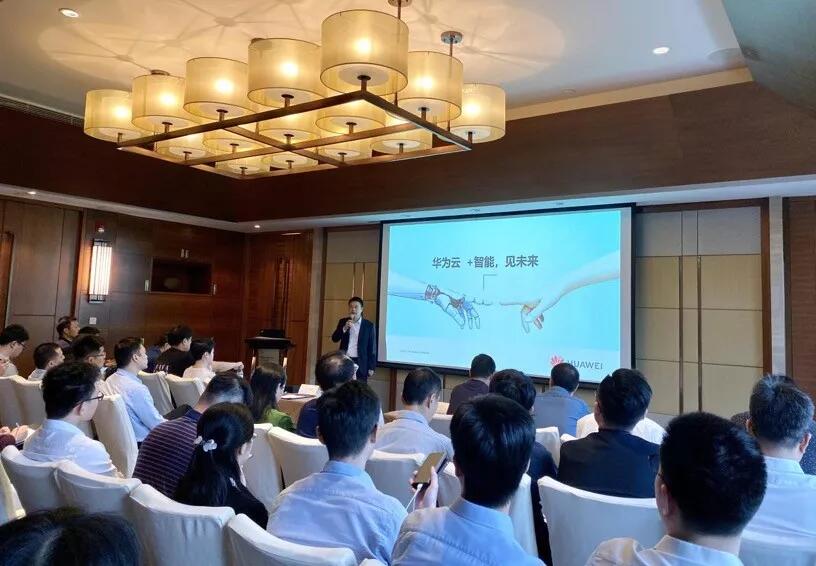【行業(yè)聚焦】華為云蔣國文:+智能,見未來