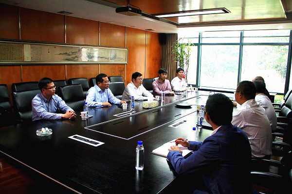 巨化集團董事長、黨委書記胡仲明一行到訪我司考察交流