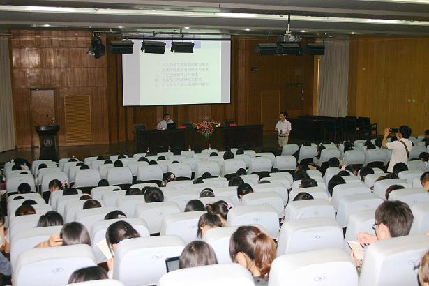 執(zhí)行總裁徐剛為大學生做主題講座